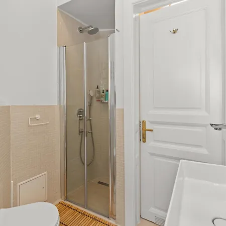 Maxim's Muenz Apartment