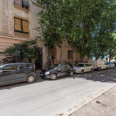 Maxim's Muenz Apartmán *